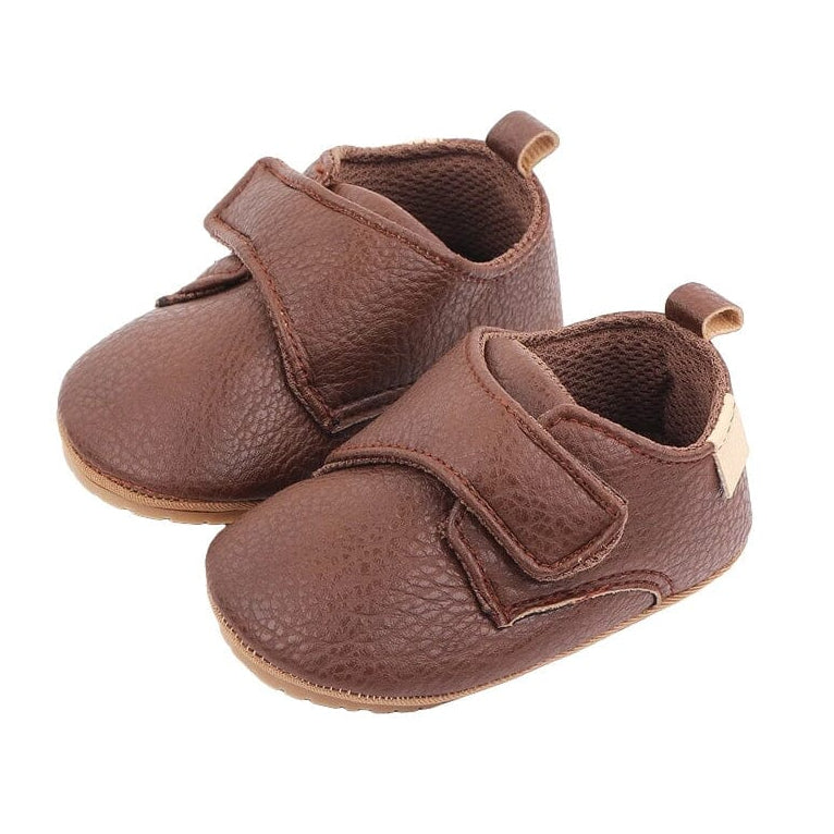 Vegan leather baby shoes in brown, perfect for baby footwear