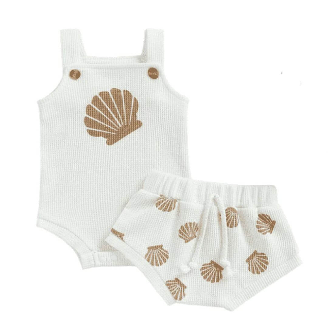 Baby summer outfit with shell print and waffle fabric, with romper and shorts