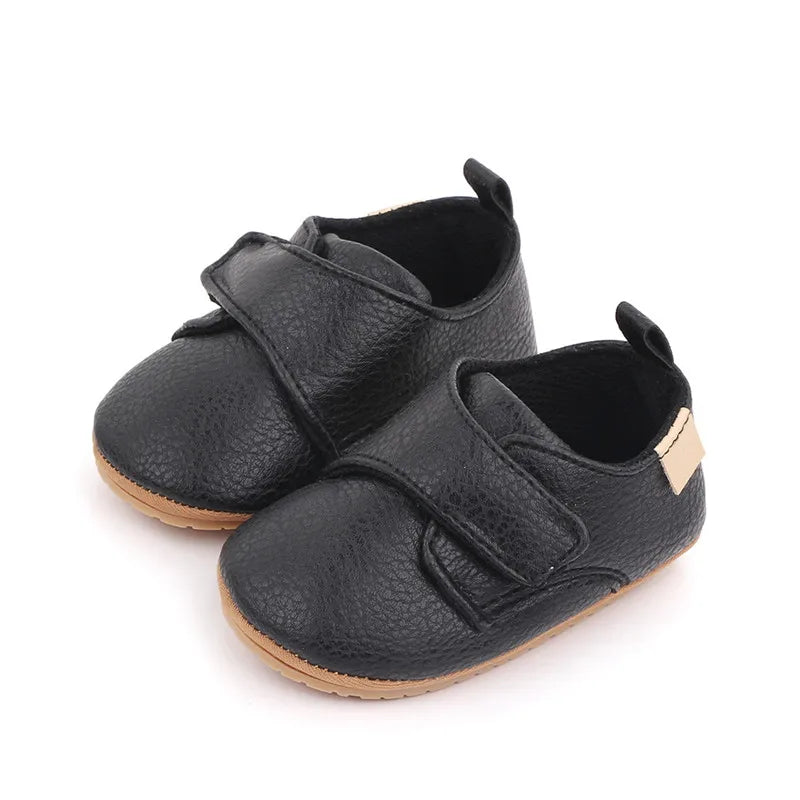Avery Vegan Leather Baby Shoes in black for pre-walkers. Comfortable vegan leather baby shoes with flexible rubber sole.