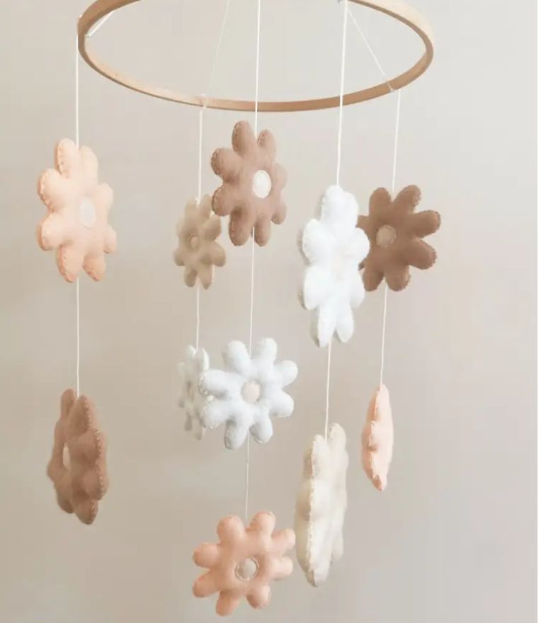 Daisy baby cot mobile featuring soft felt daisies in neutral colors for a charming nursery mobile.