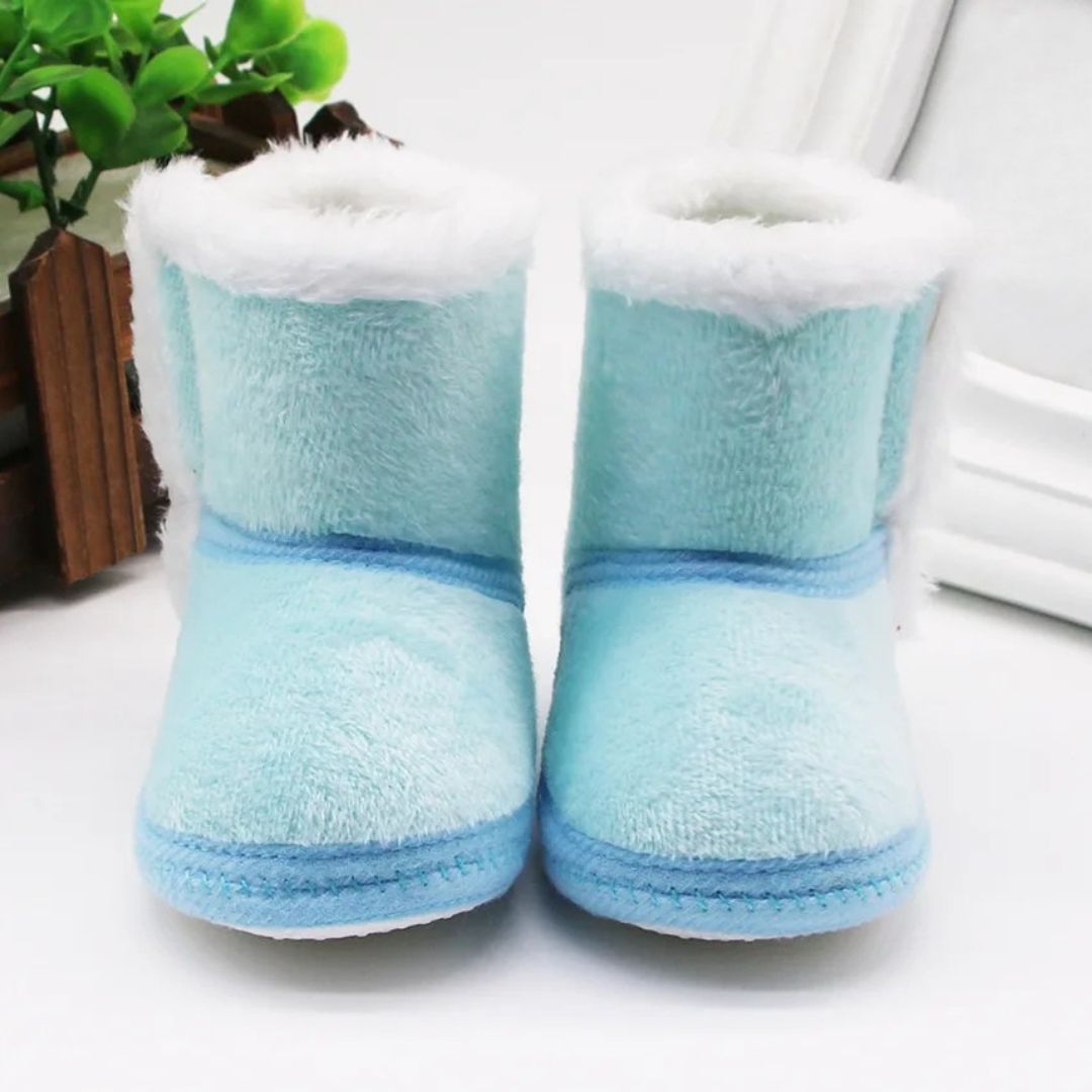 Cute blue baby slipper boots with fluffy lining, perfect for keeping tiny toes warm in winter. Ideal baby boots for pre-walkers.